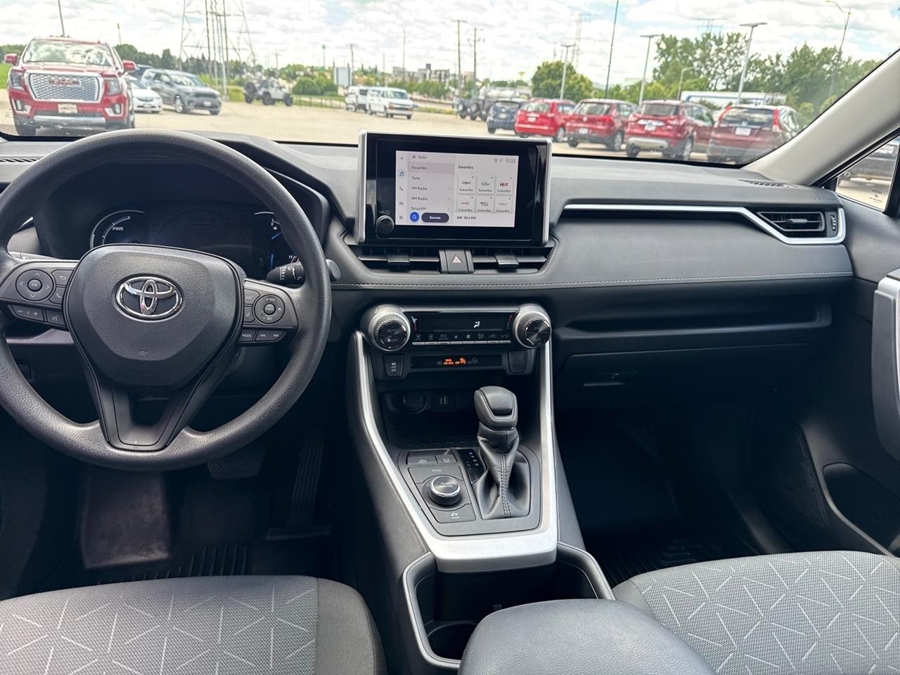 Toyota RAV4 Hybrid XLE 2024