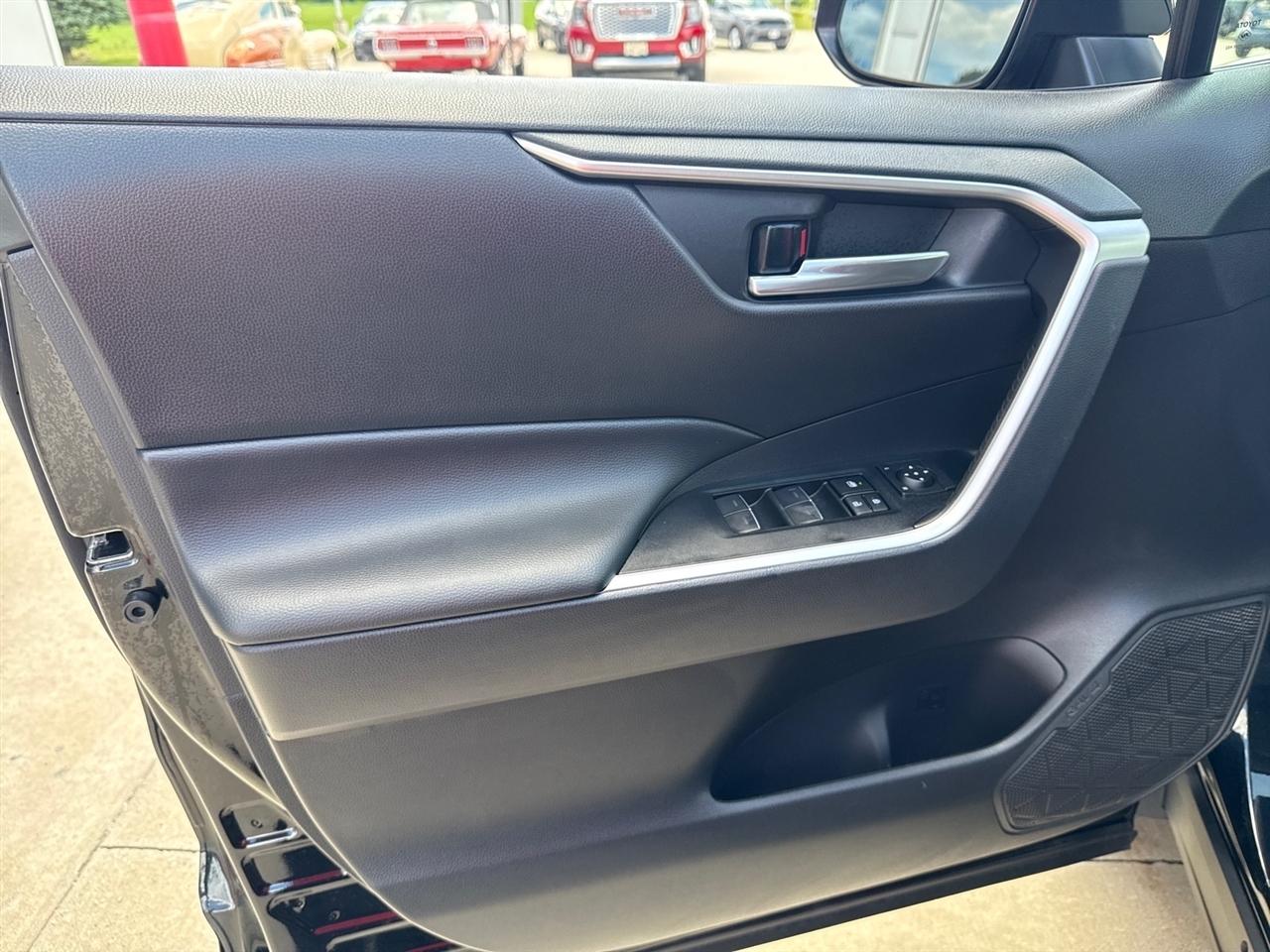 Toyota RAV4 Hybrid XLE 2024