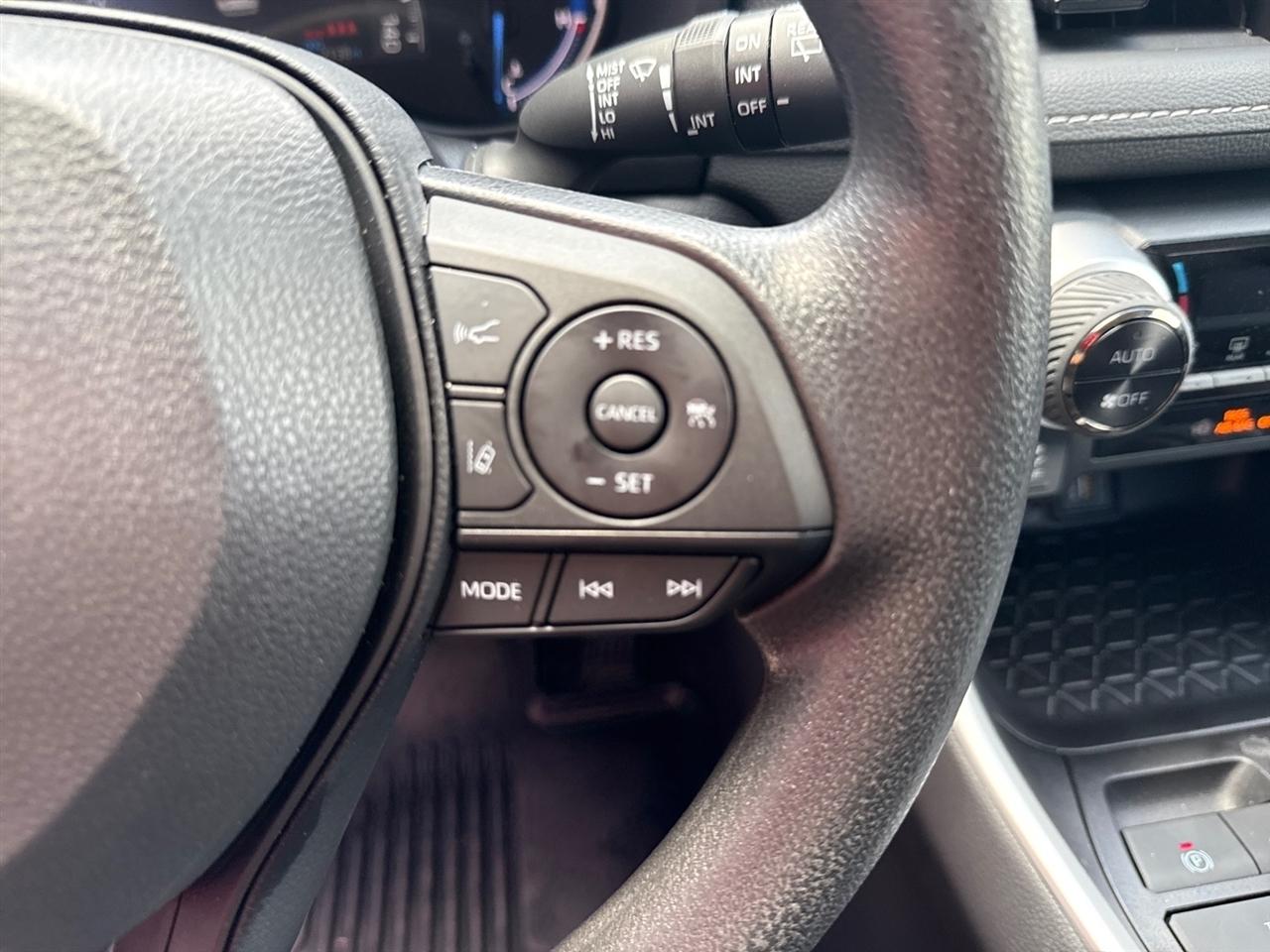 Toyota RAV4 Hybrid XLE 2024
