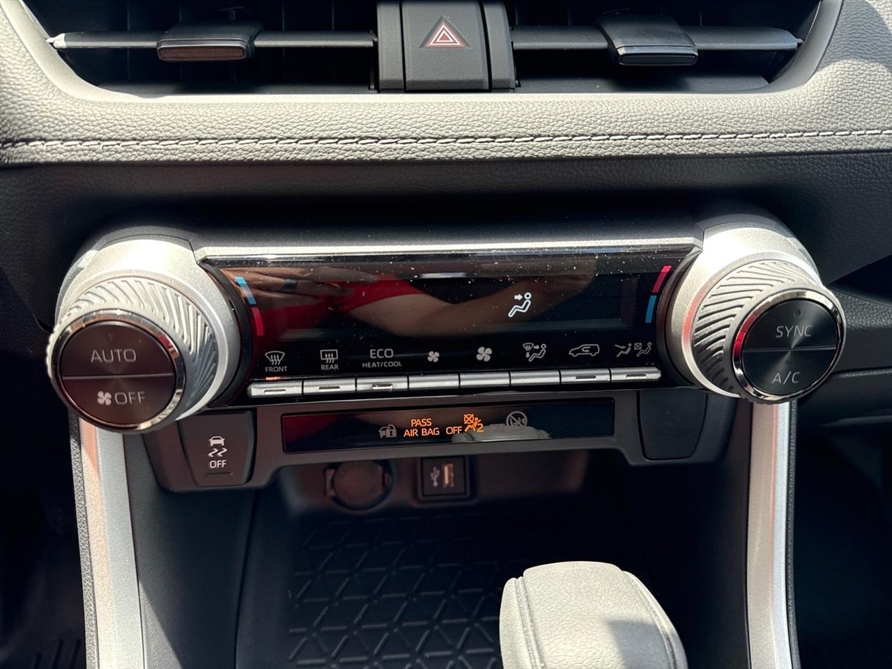Toyota RAV4 Hybrid XLE 2024