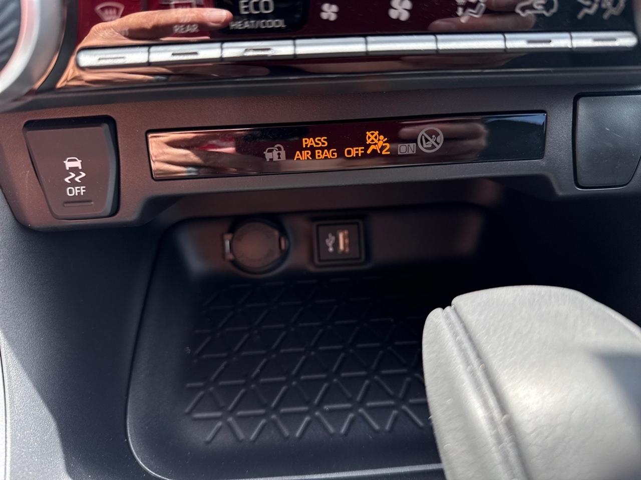 Toyota RAV4 Hybrid XLE 2024