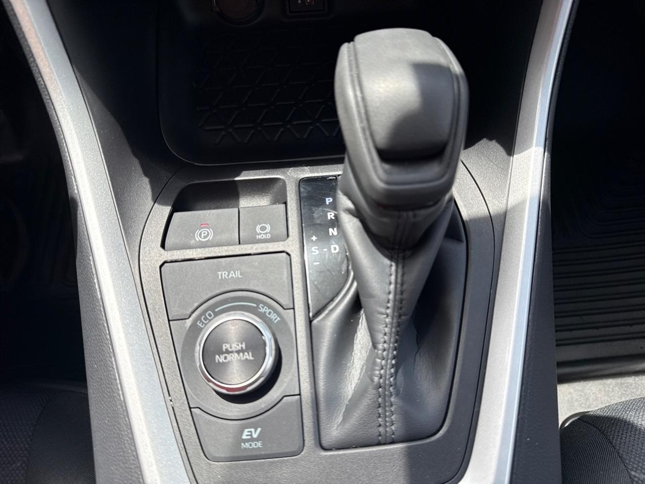 Toyota RAV4 Hybrid XLE 2024