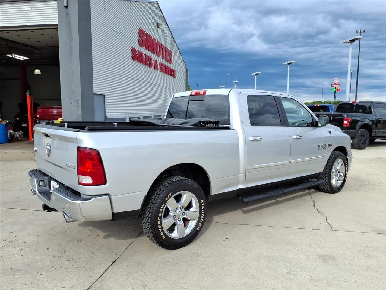 RAM 1500 SLT Crew Cab LWB 4WD 2015