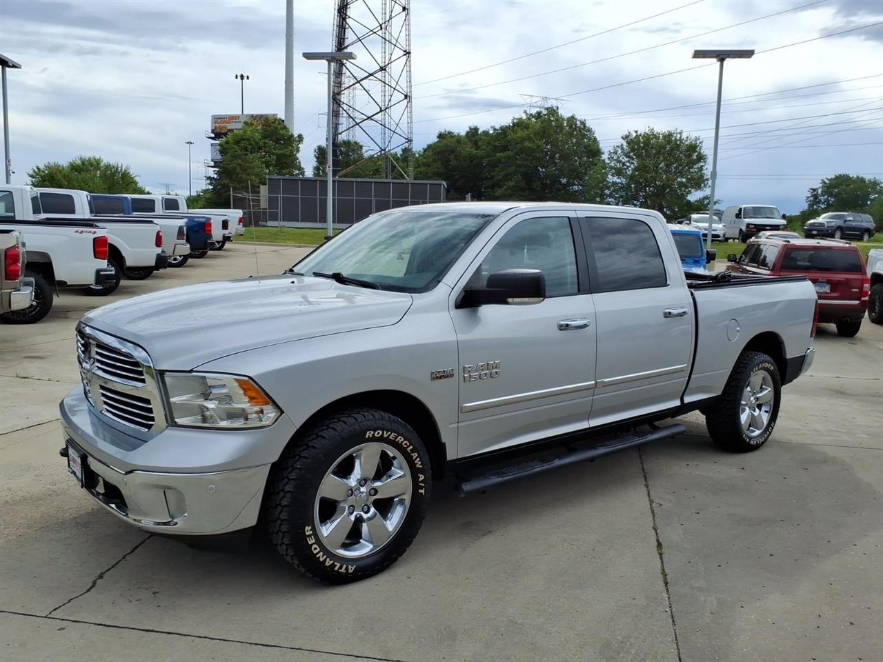 RAM 1500 SLT Crew Cab LWB 4WD 2015