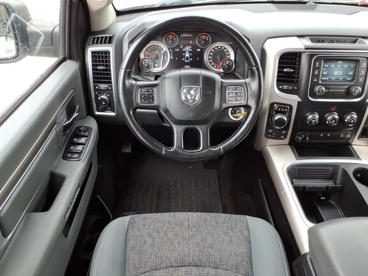 RAM 1500 SLT Crew Cab LWB 4WD 2015
