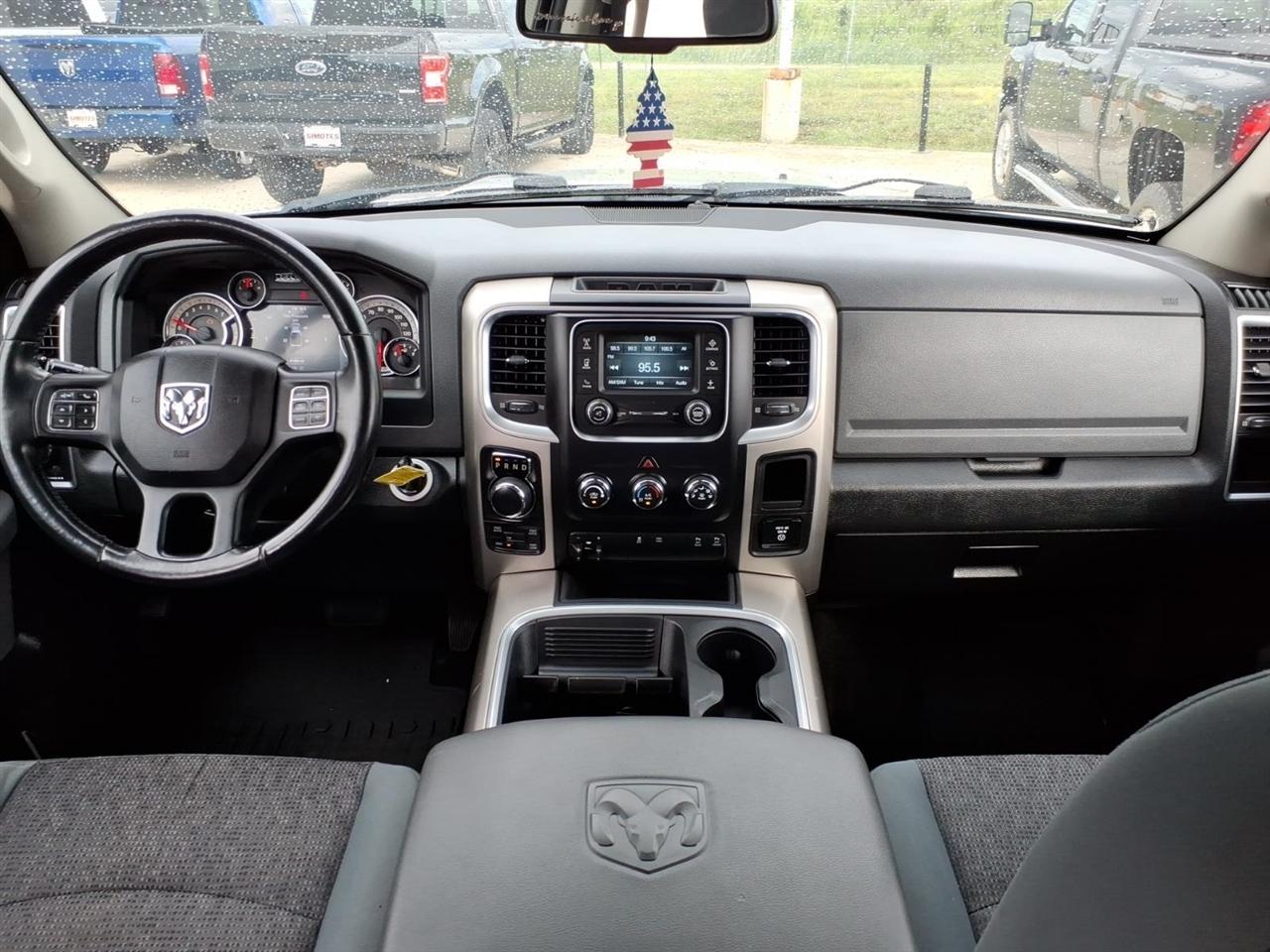 RAM 1500 SLT Crew Cab LWB 4WD 2015