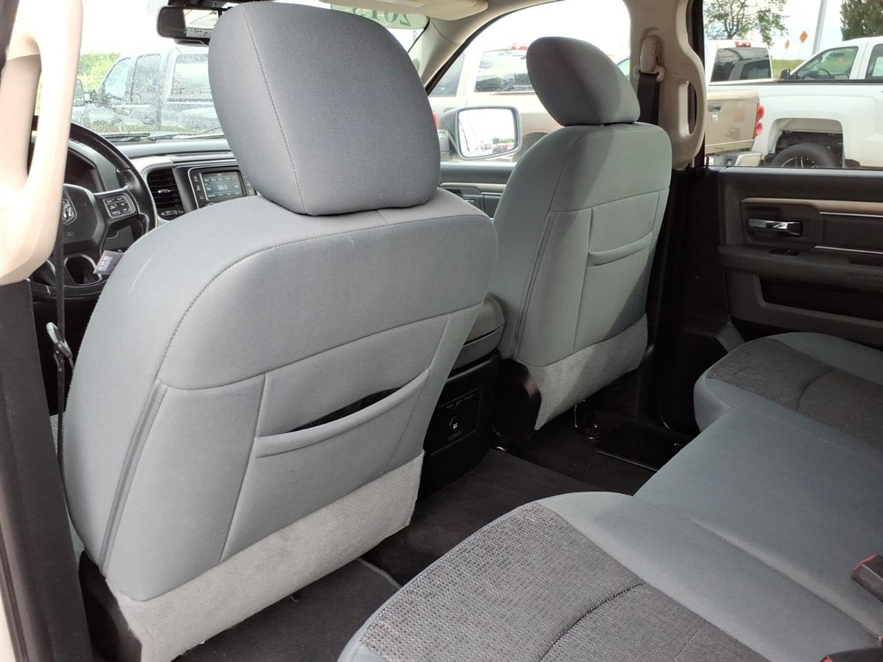 RAM 1500 SLT Crew Cab LWB 4WD 2015