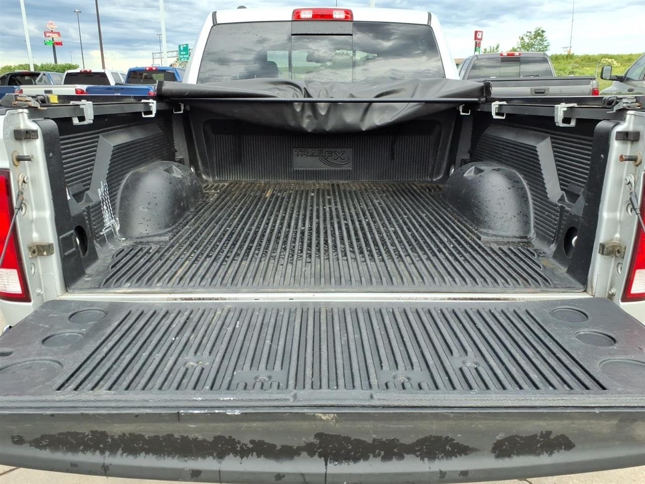 RAM 1500 SLT Crew Cab LWB 4WD 2015