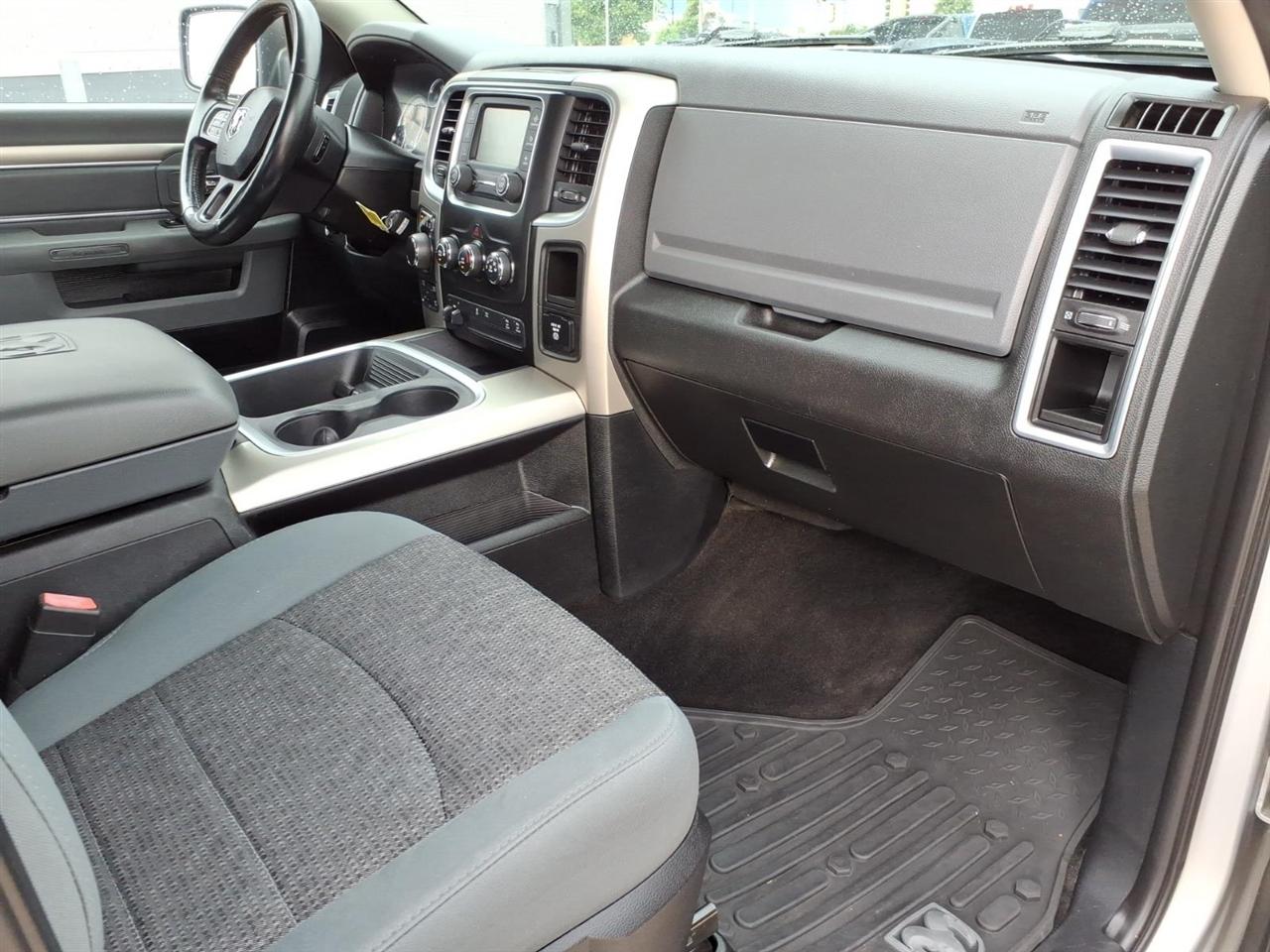 RAM 1500 SLT Crew Cab LWB 4WD 2015
