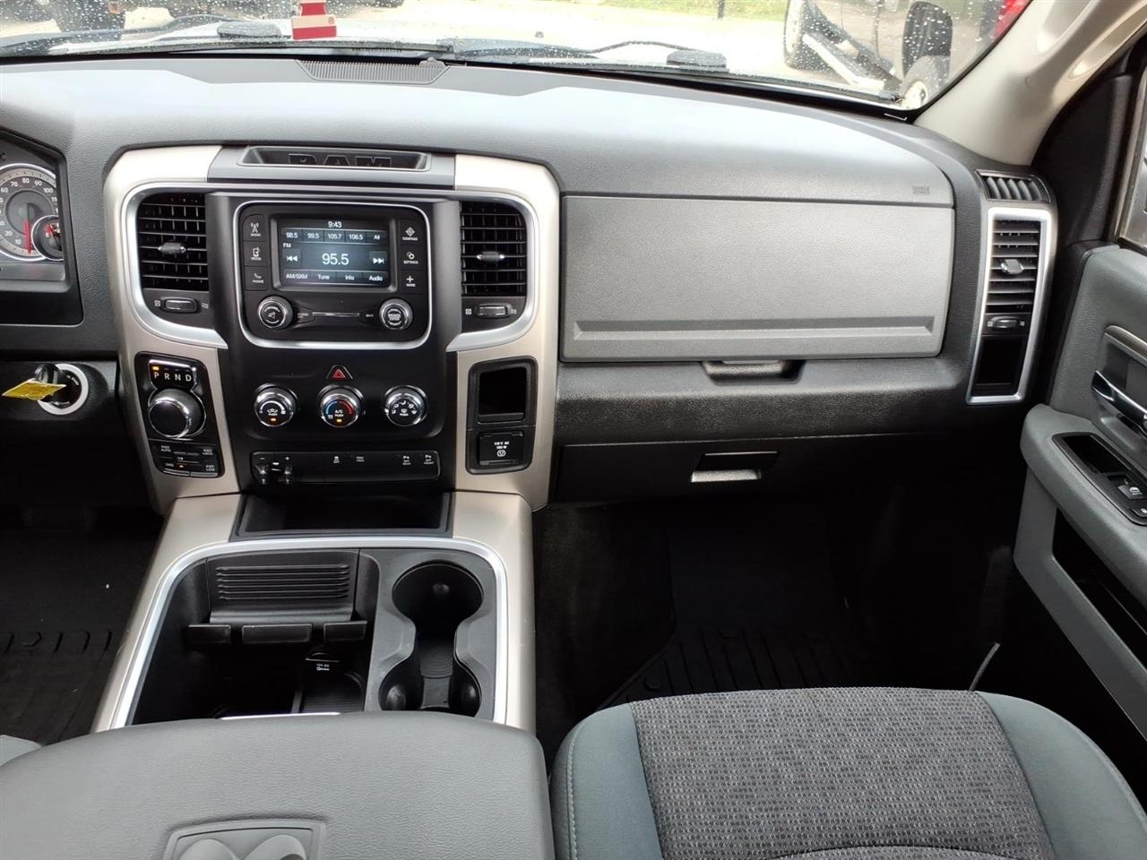 RAM 1500 SLT Crew Cab LWB 4WD 2015