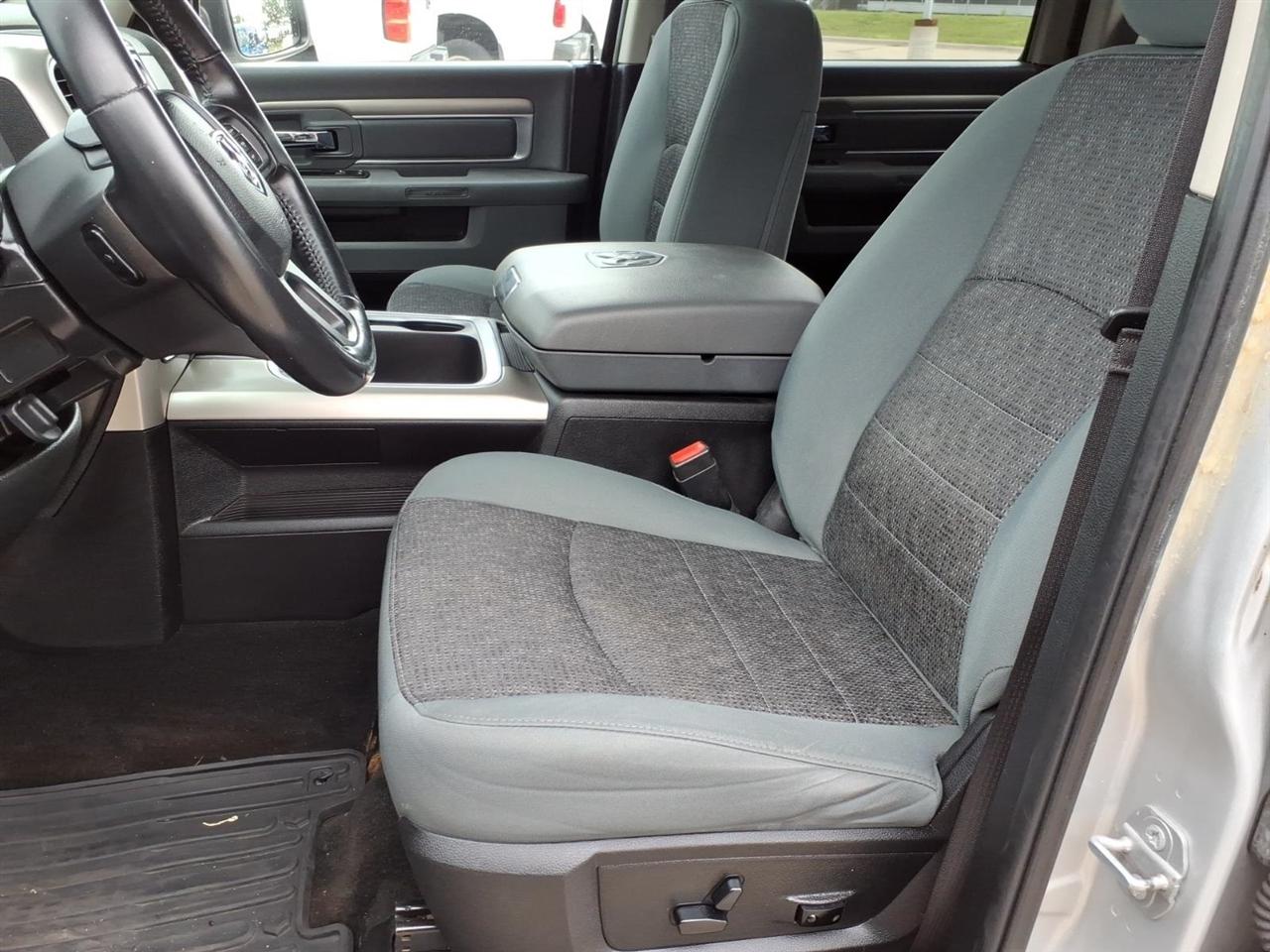 RAM 1500 SLT Crew Cab LWB 4WD 2015