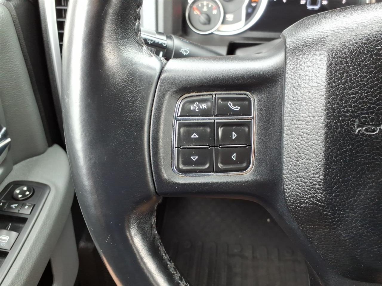 RAM 1500 SLT Crew Cab LWB 4WD 2015