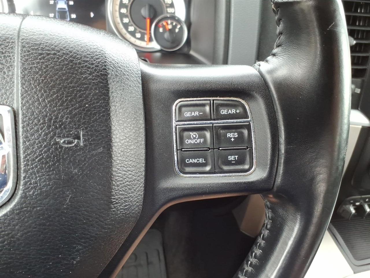 RAM 1500 SLT Crew Cab LWB 4WD 2015