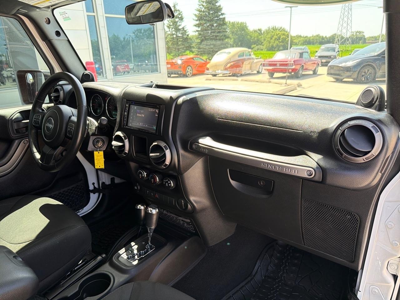 Jeep Wrangler 4WD 2dr Willys Wheeler 2014