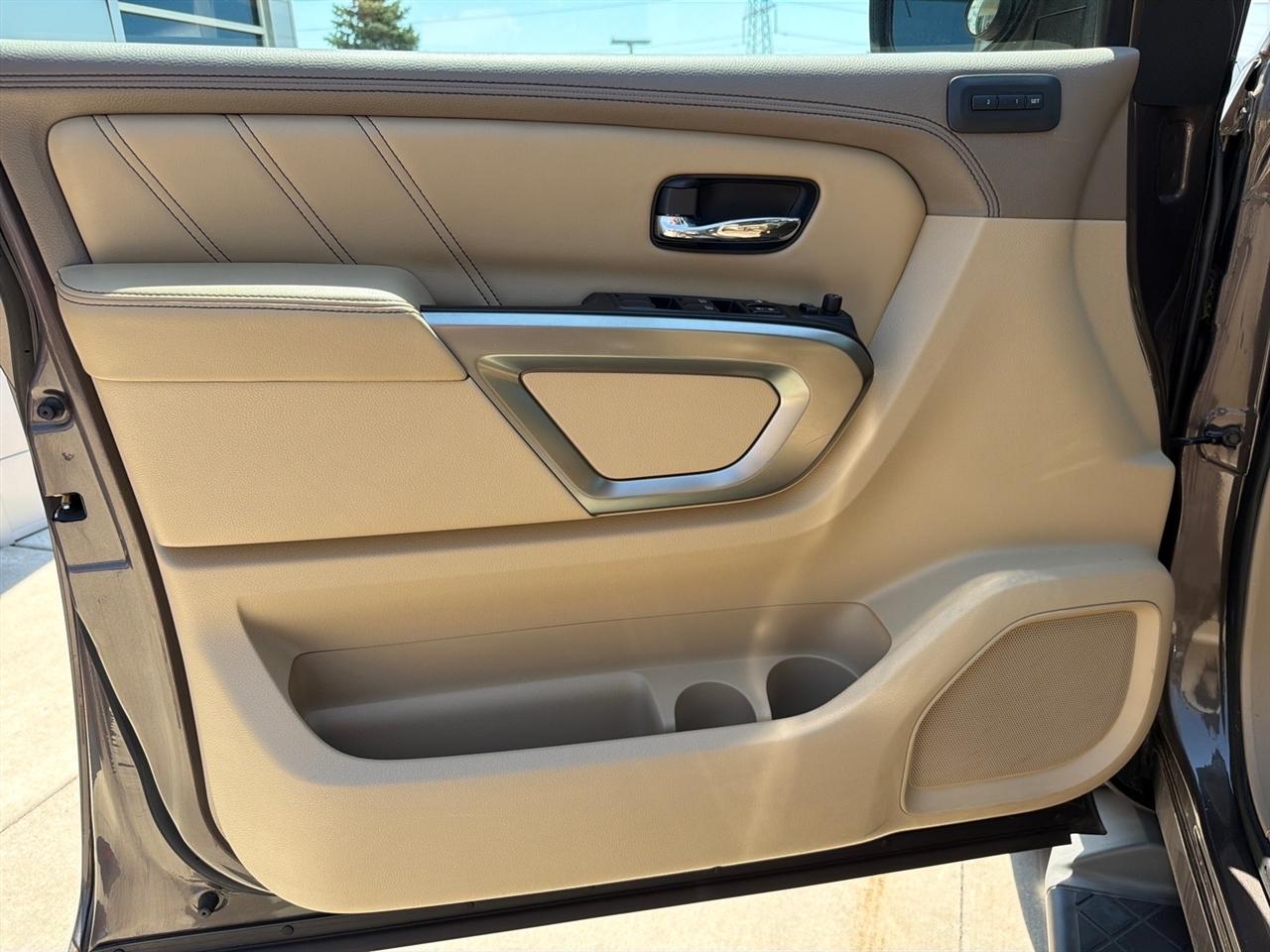 Nissan Armada 4WD 4dr Platinum 2015