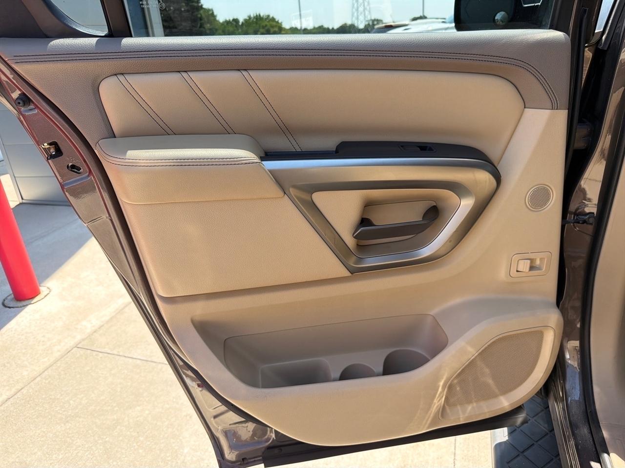 Nissan Armada 4WD 4dr Platinum 2015