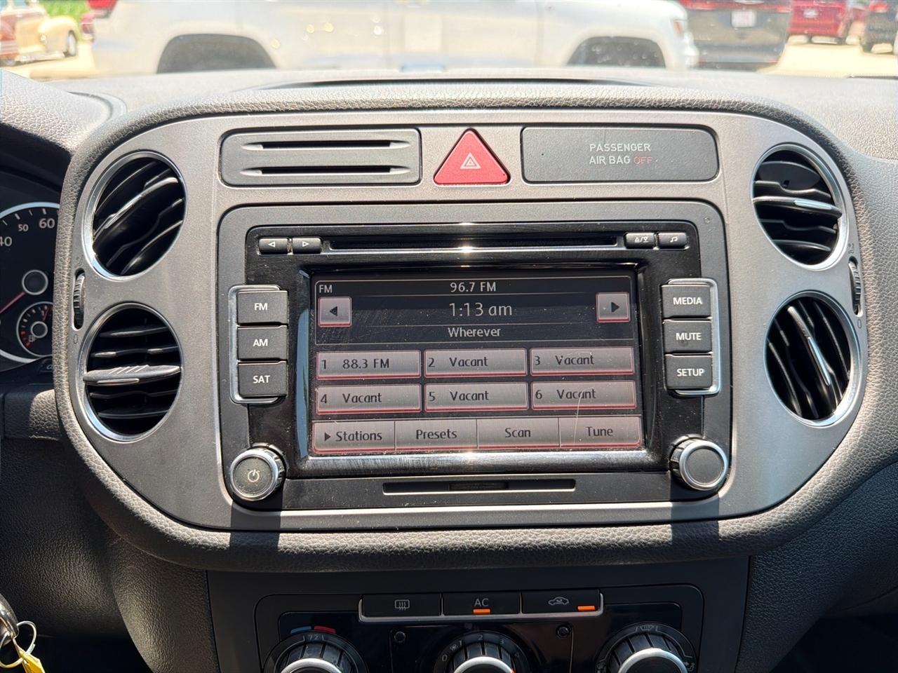 Volkswagen Tiguan AWD 4dr Wolfsburg 2010