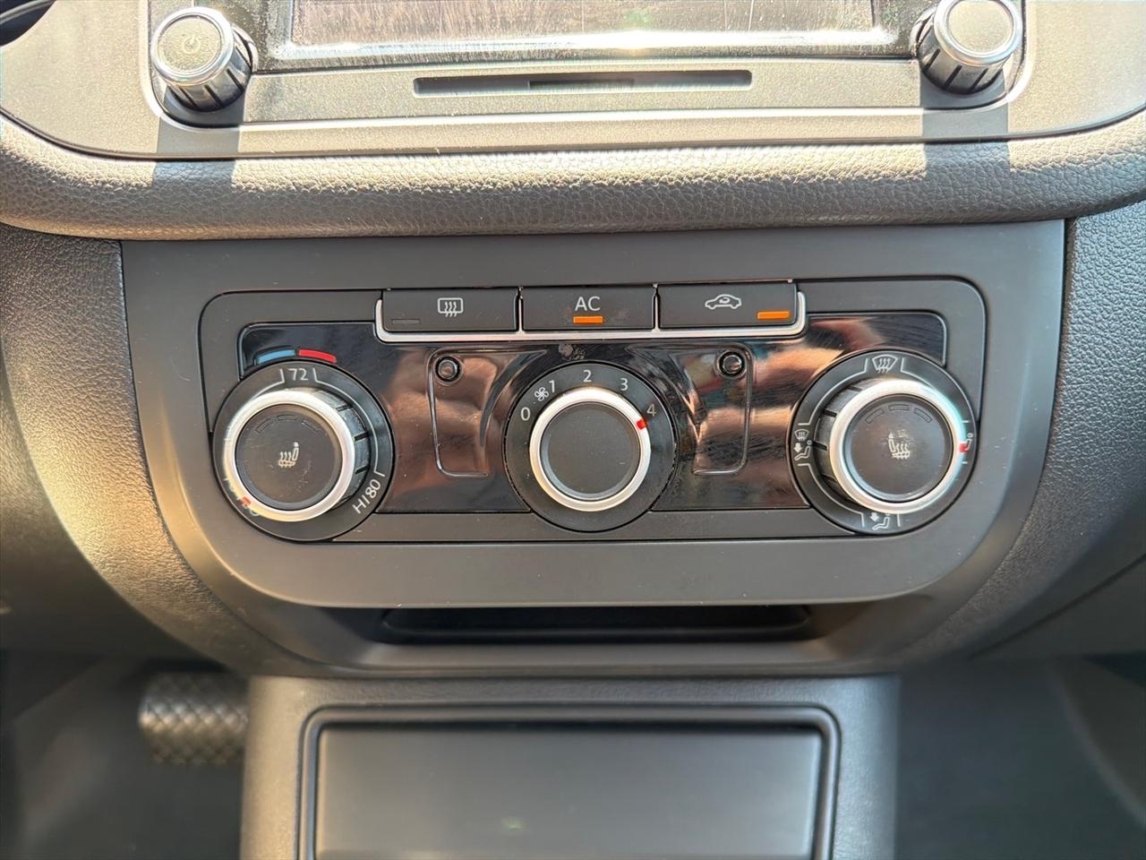 Volkswagen Tiguan AWD 4dr Wolfsburg 2010