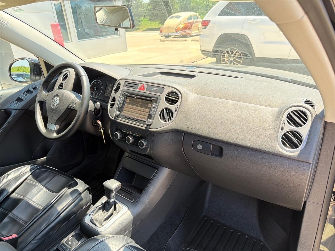 Volkswagen Tiguan AWD 4dr Wolfsburg 2010