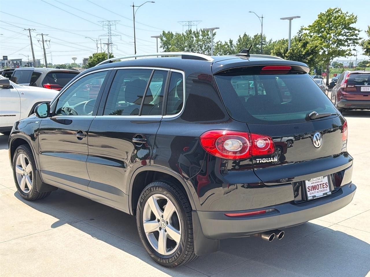 Volkswagen Tiguan AWD 4dr Wolfsburg 2010