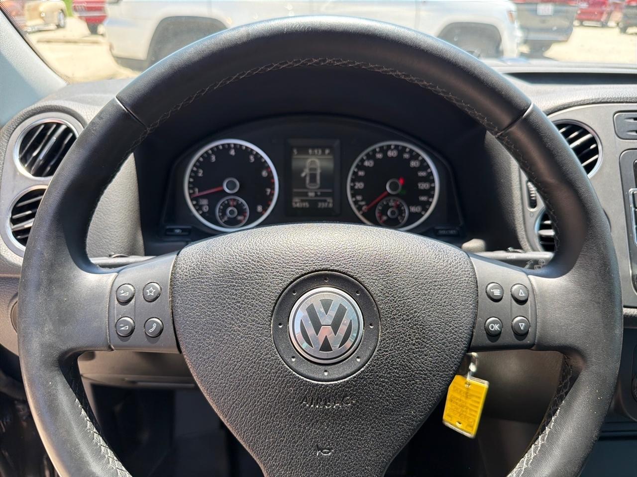 Volkswagen Tiguan AWD 4dr Wolfsburg 2010