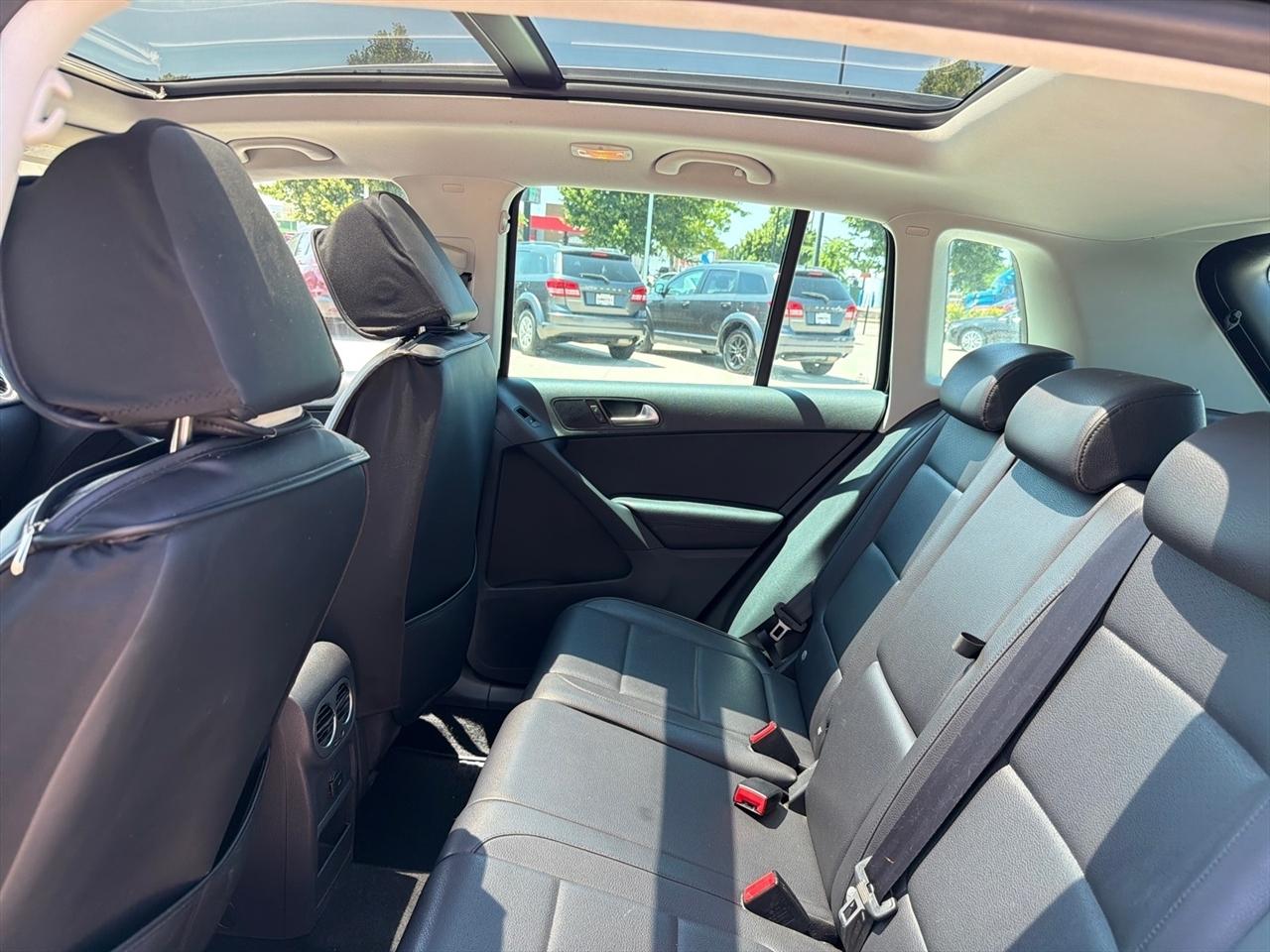 Volkswagen Tiguan AWD 4dr Wolfsburg 2010
