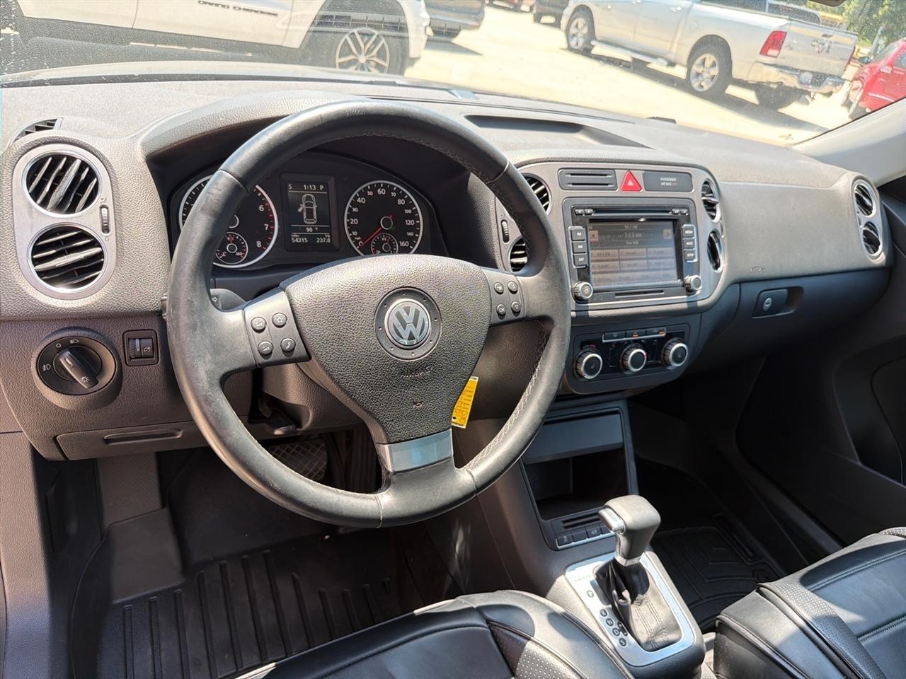 Volkswagen Tiguan AWD 4dr Wolfsburg 2010