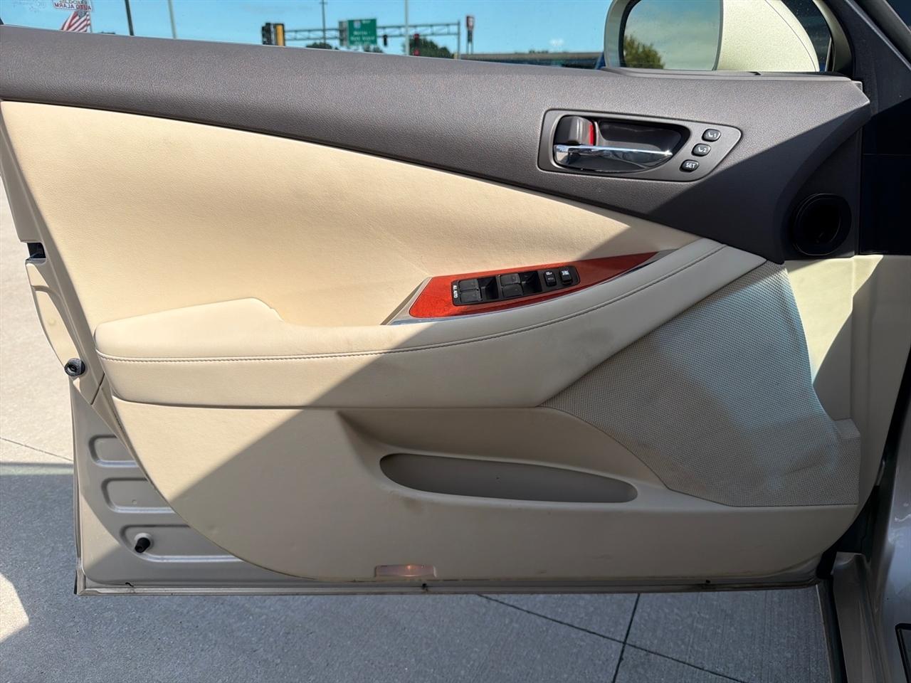 Lexus ES 350 4dr Sdn 2011