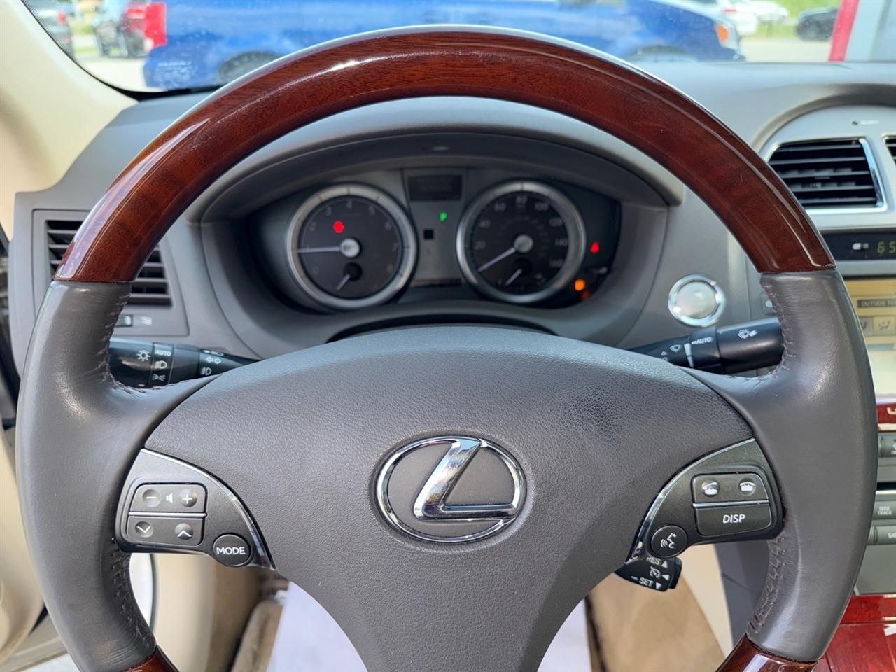 Lexus ES 350 4dr Sdn 2011