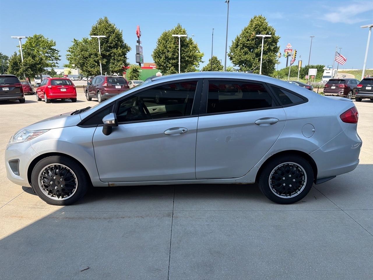 Ford Fiesta 4dr Sdn SE 2013