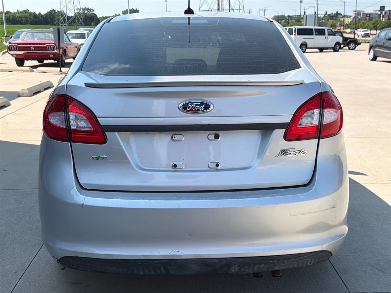 Ford Fiesta 4dr Sdn SE 2013