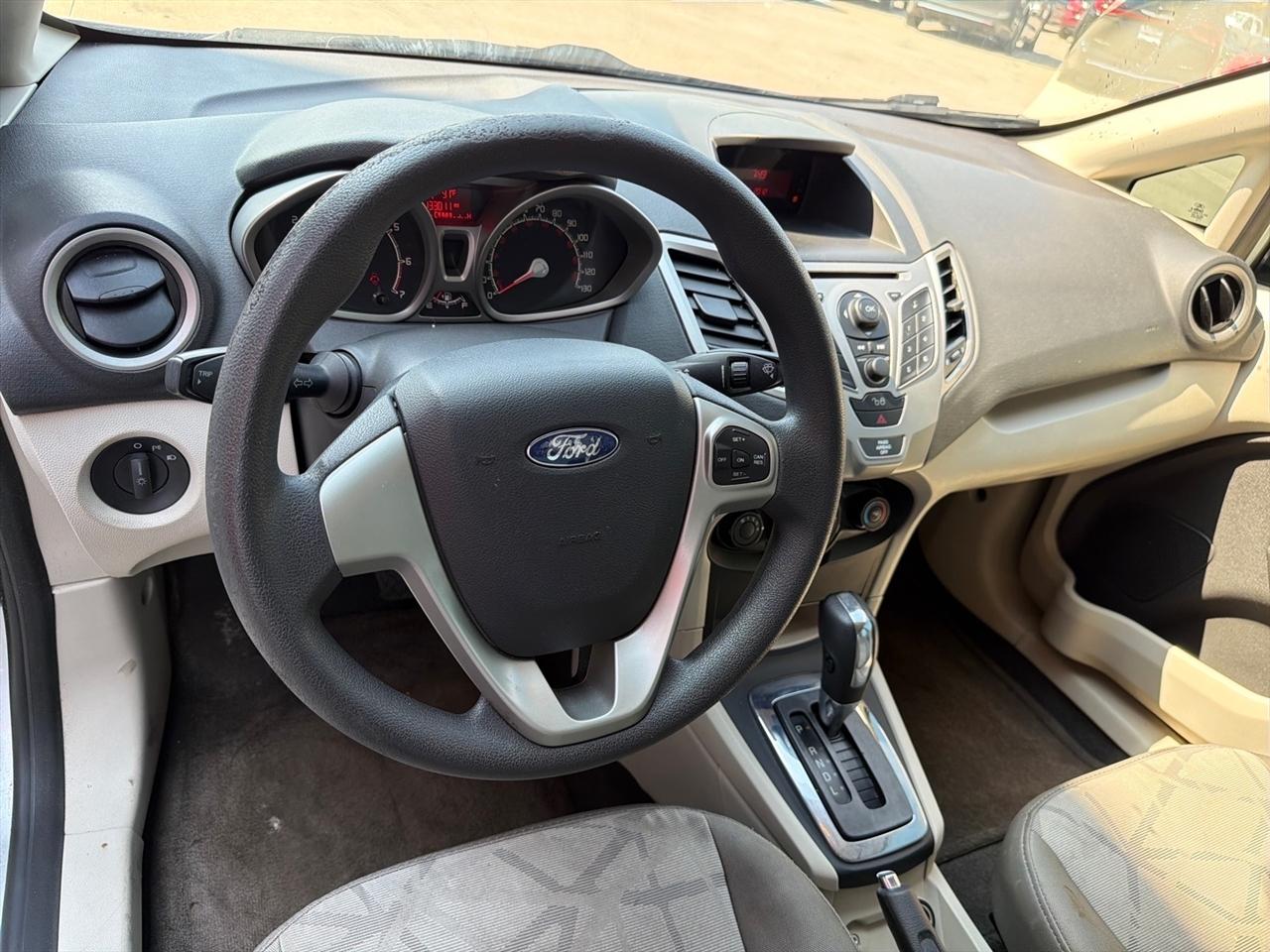 Ford Fiesta 4dr Sdn SE 2013