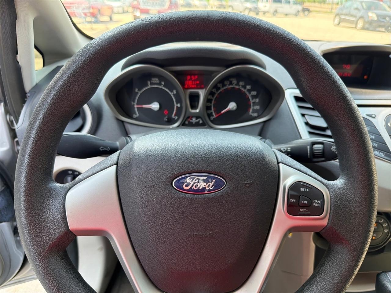 Ford Fiesta 4dr Sdn SE 2013