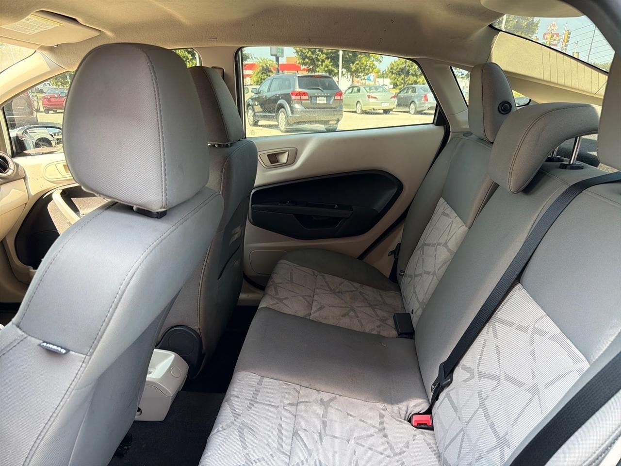 Ford Fiesta 4dr Sdn SE 2013