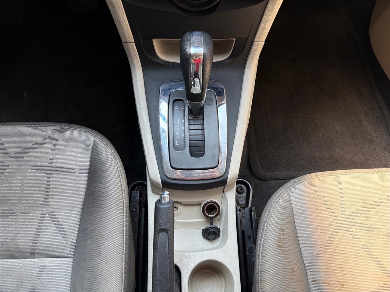 Ford Fiesta 4dr Sdn SE 2013