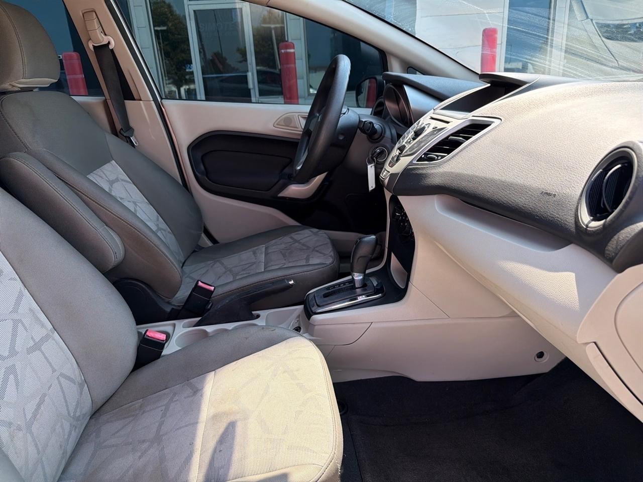 Ford Fiesta 4dr Sdn SE 2013