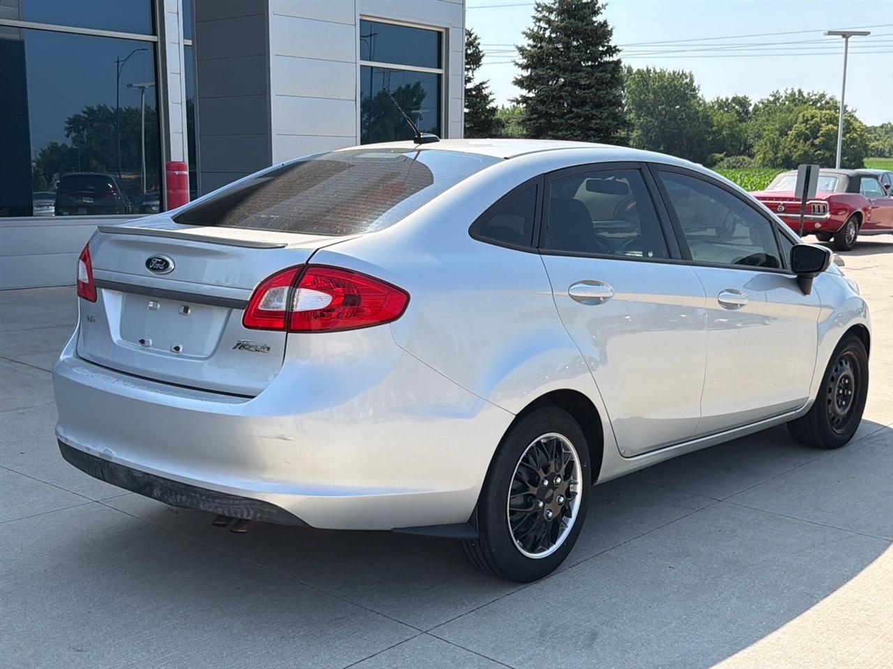 Ford Fiesta 4dr Sdn SE 2013