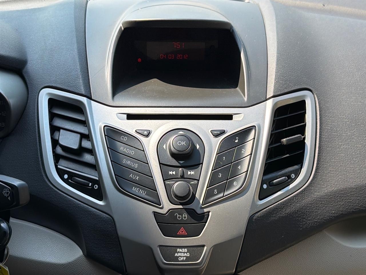 Ford Fiesta 4dr Sdn SE 2013