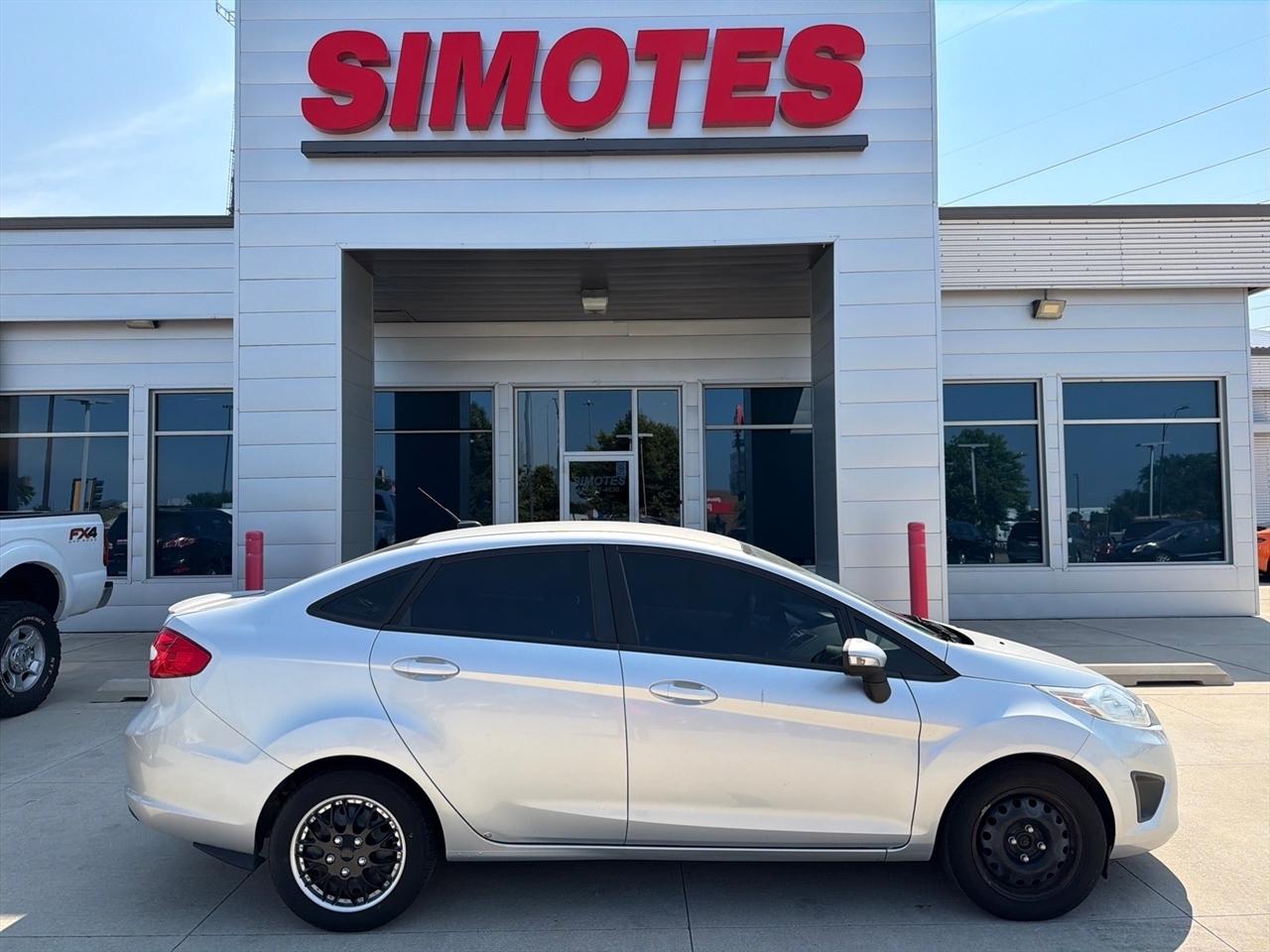 2013 Ford Fiesta 4dr Sdn SE