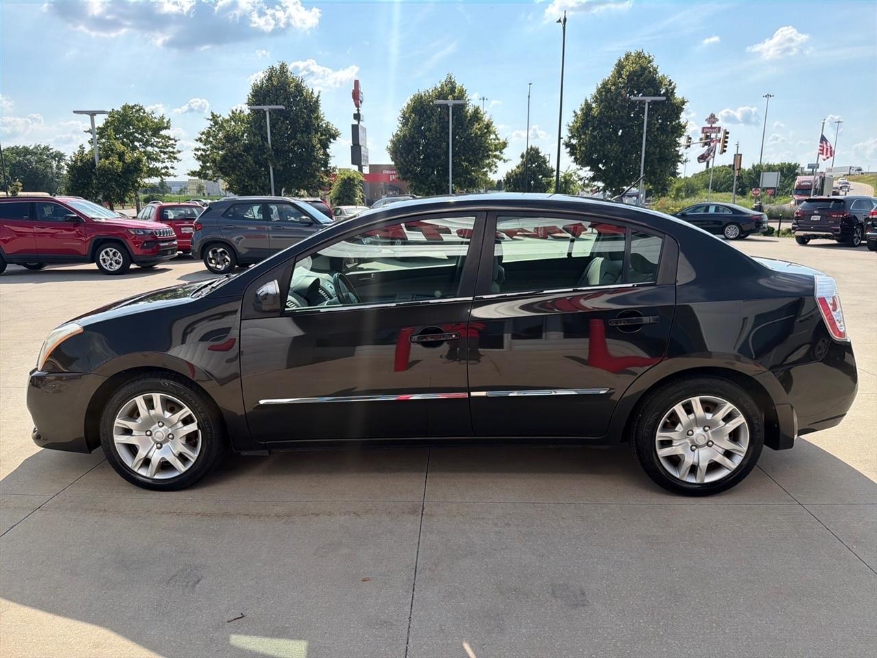 Nissan Sentra 4dr Sdn I4 CVT 2.0 S 2010