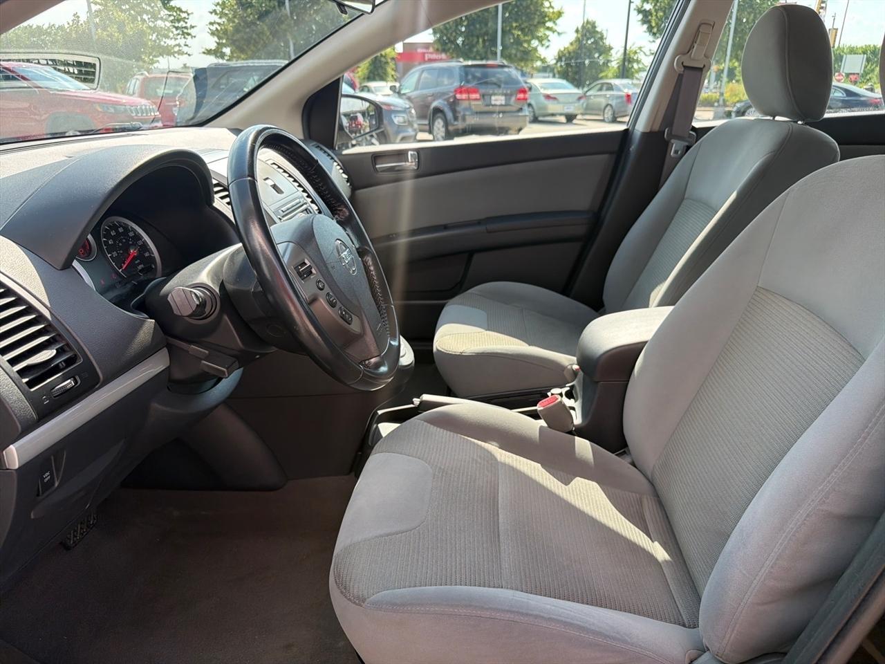 Nissan Sentra 4dr Sdn I4 CVT 2.0 S 2010