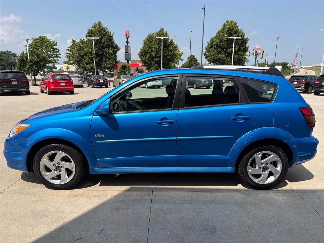 Pontiac Vibe 4dr HB 2008