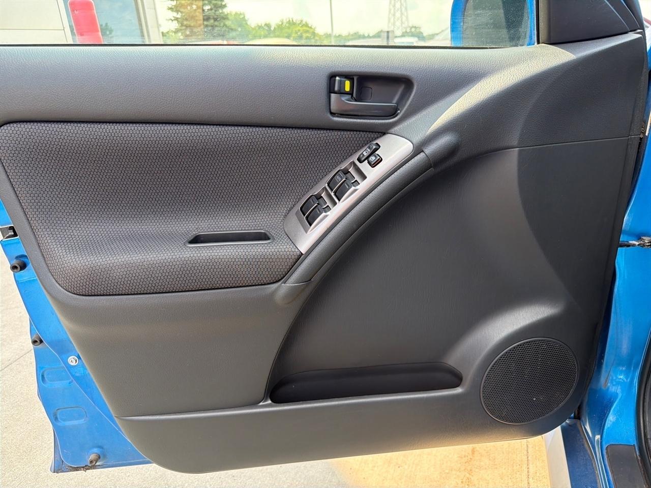 Pontiac Vibe 4dr HB 2008