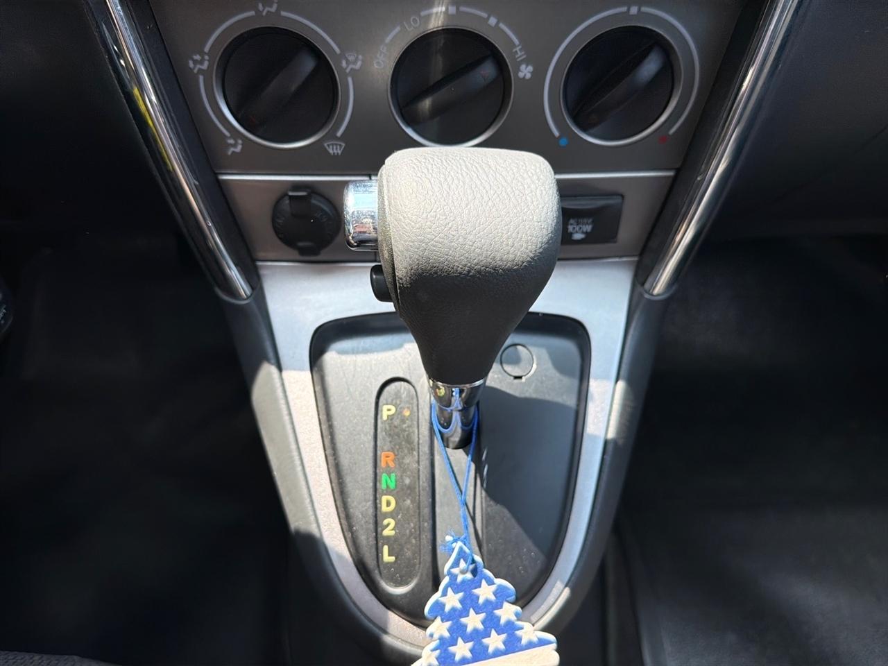 Pontiac Vibe 4dr HB 2008