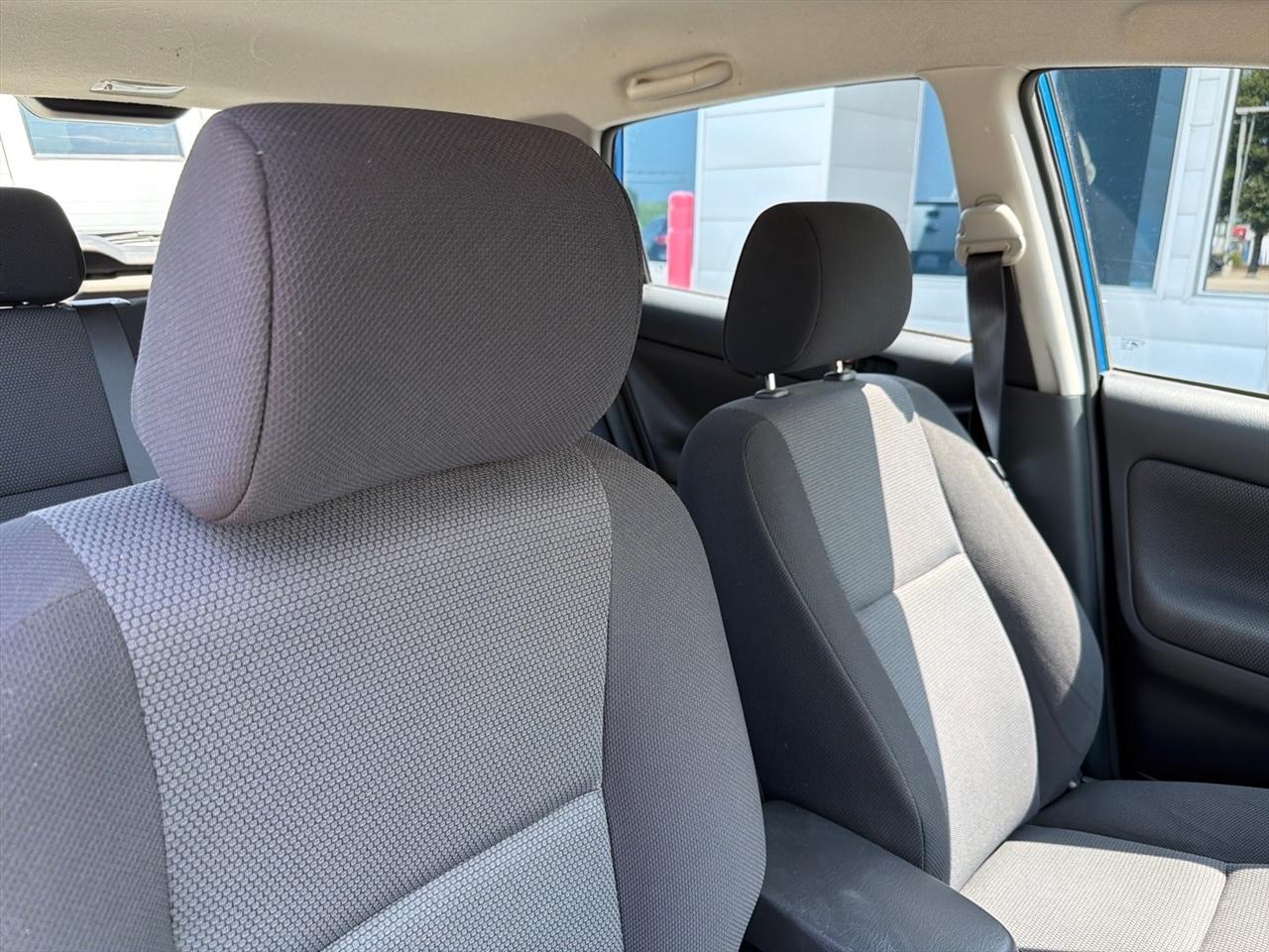 Pontiac Vibe 4dr HB 2008
