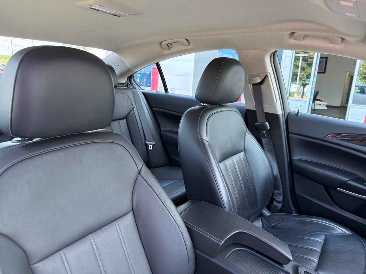 Buick Regal 4dr Sdn Base 2012