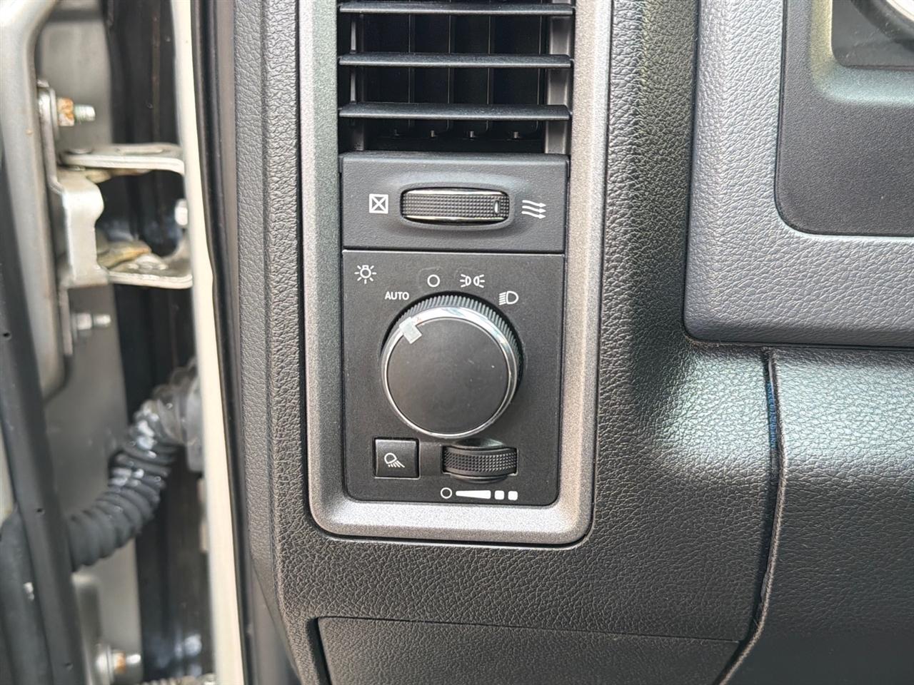RAM 1500 4WD Reg Cab 120.5" Tradesman 2013
