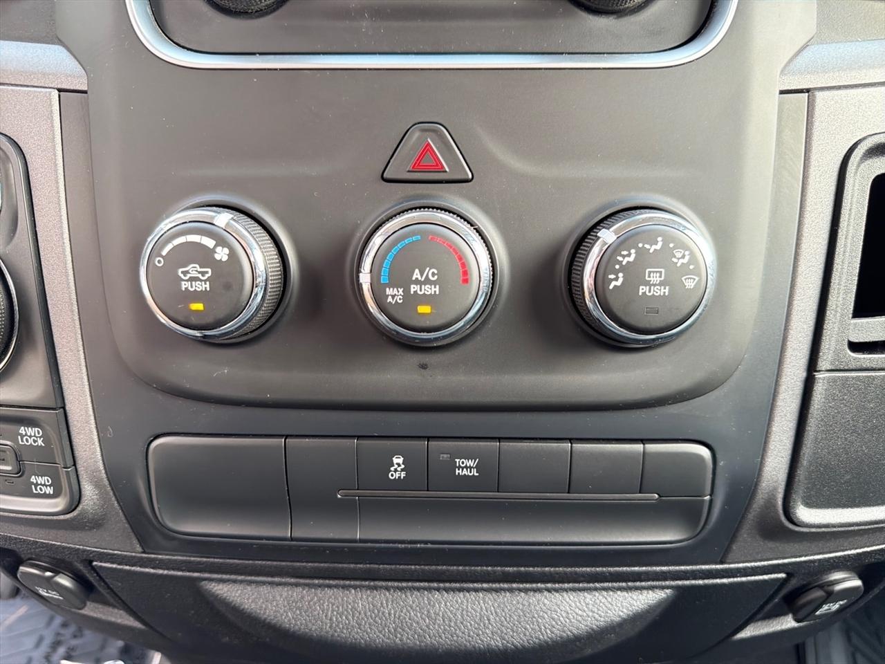 RAM 1500 4WD Reg Cab 120.5" Tradesman 2013