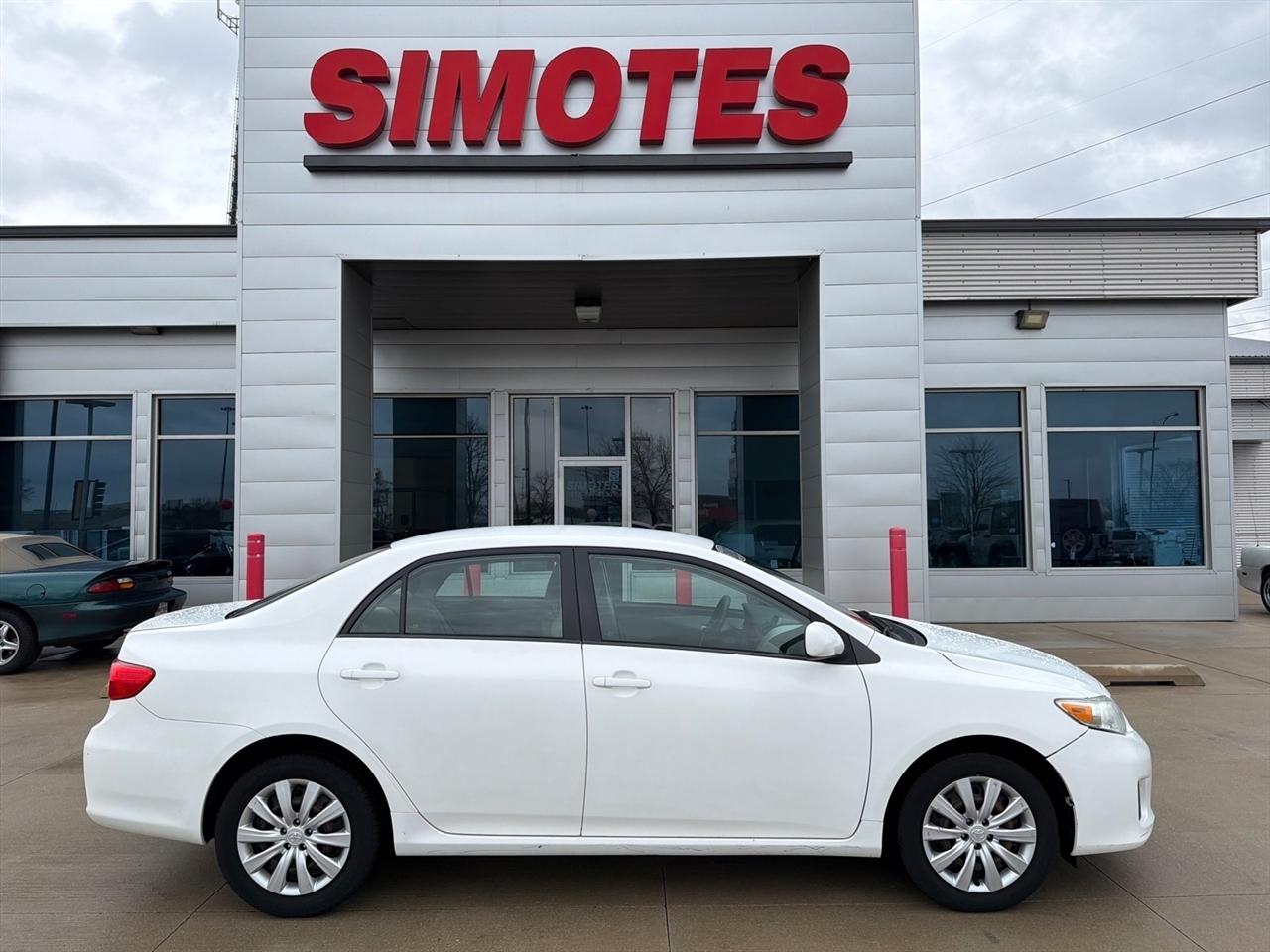 Toyota Corolla 4dr Sdn Auto LE (Natl) 2012