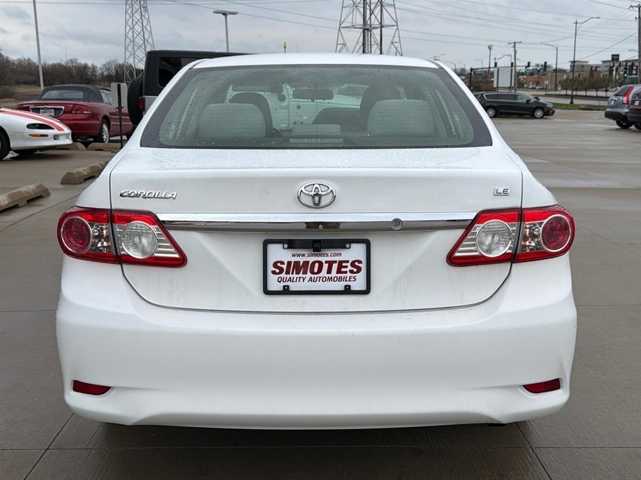 Toyota Corolla 4dr Sdn Auto LE (Natl) 2012